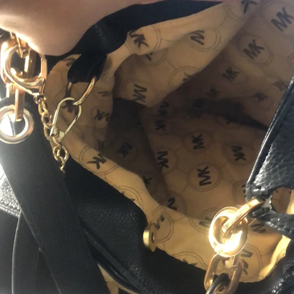 Michael Korea black purse. - Picture 11 of 16